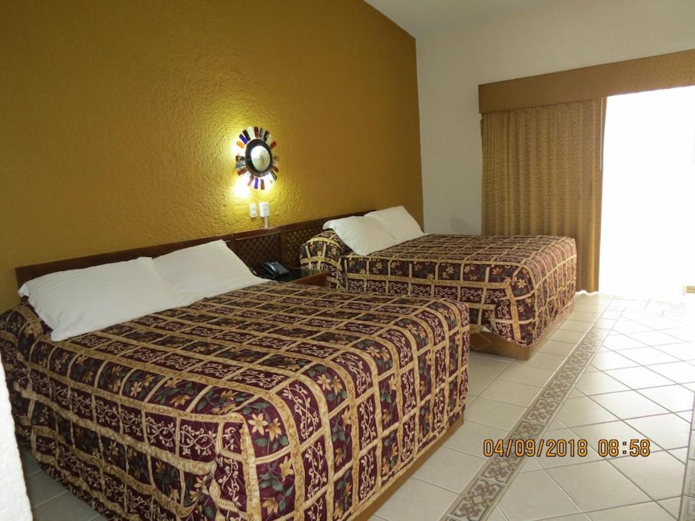 Hotel Mision Santa Maria San Quintin Екстер'єр фото